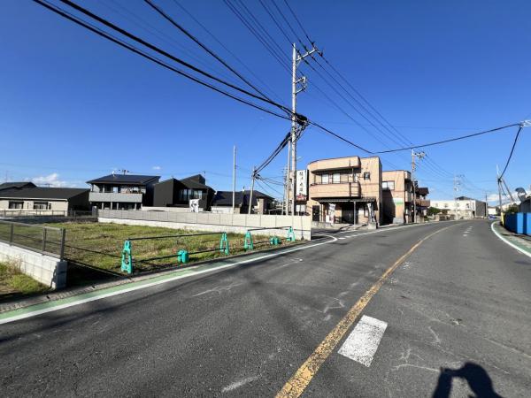 加須市旗井２丁目 土地 前面道路含む現地写真