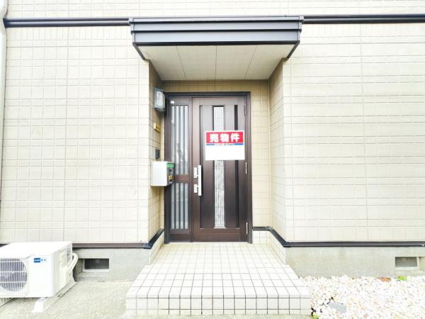 厚木市棚沢 中古戸建 玄関