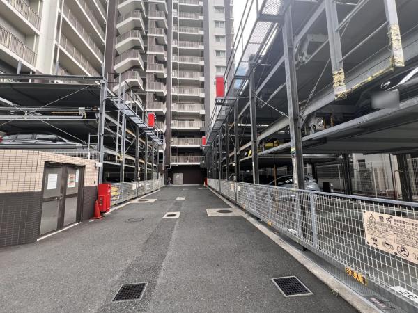 グランスイート本厚木 敷地内駐車場
