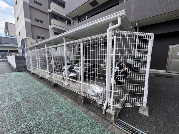 グランスイート本厚木 駐車場