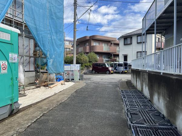 横浜市栄区飯島町 戸建 前面道路含む現地写真