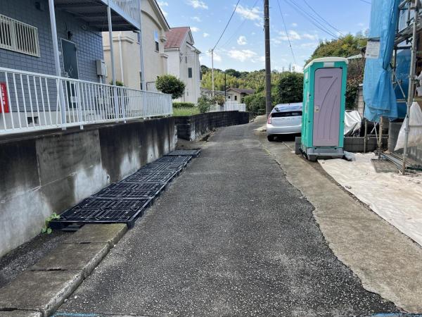 横浜市栄区飯島町 戸建 前面道路含む現地写真