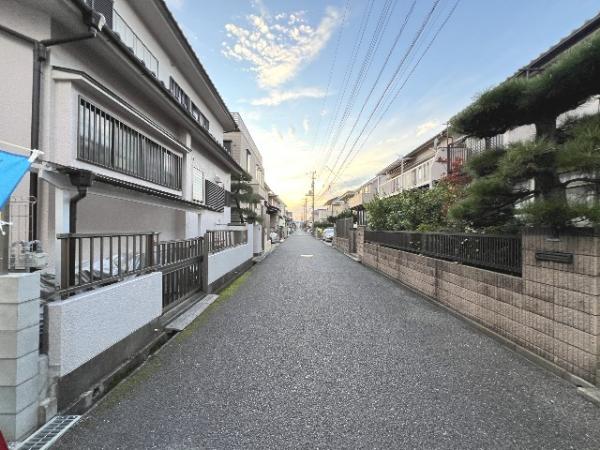 川越市霞ヶ関北16期 前面道路含む現地写真