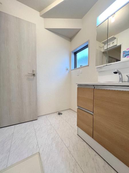 春日部市小渕 ランドリースペース