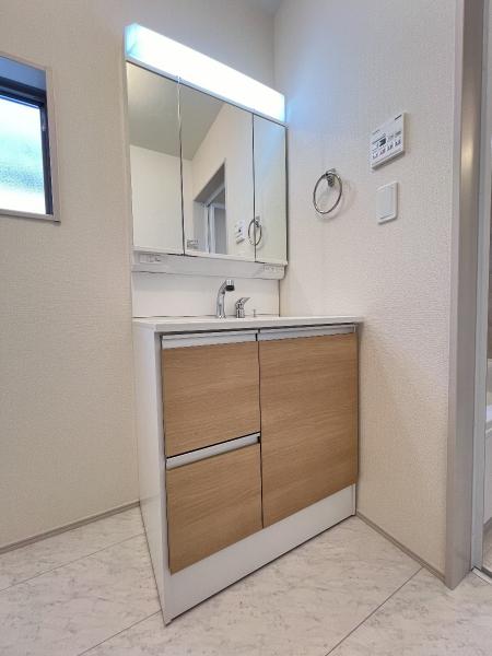 春日部市小渕 洗面化粧台