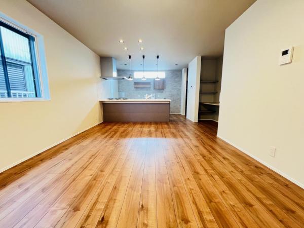 横浜市泉区中田南５丁目 戸建 リビング