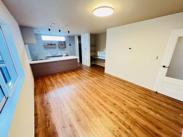 横浜市泉区中田南５丁目 戸建 リビングダイニング