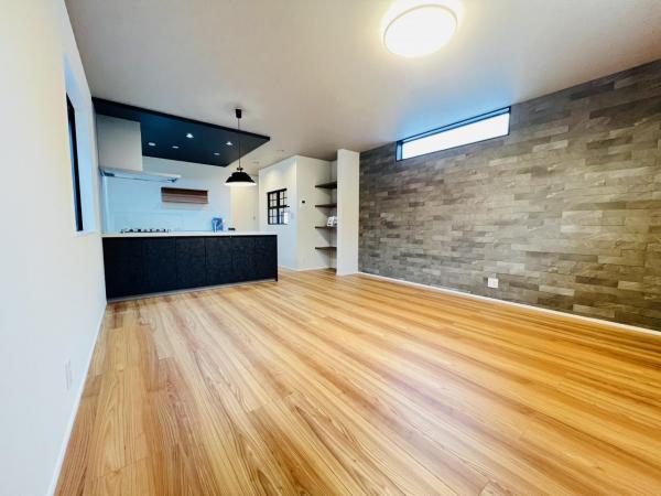 横浜市泉区中田南５丁目 戸建 リビングダイニング