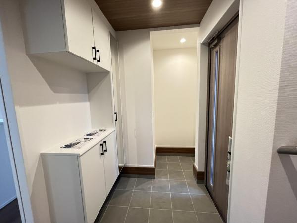 千葉市宮野木町26期4棟 玄関