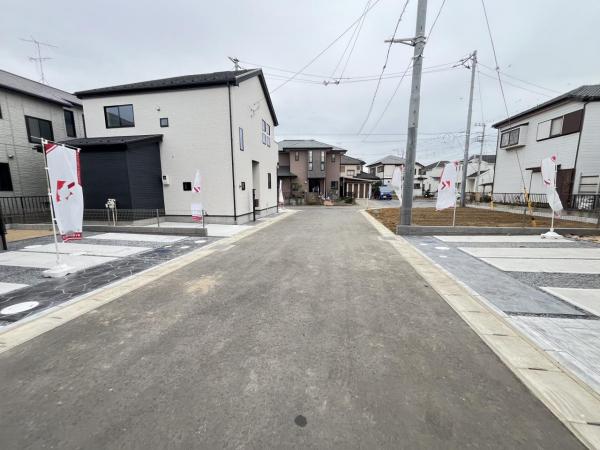 千葉市宮野木町26期4棟 前面道路含む現地写真