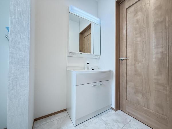 横須賀市粟田１丁目 戸建 前面道路含む現地写真