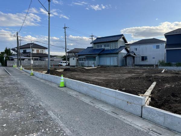 久喜市吉羽５丁目 土地 前面道路含む現地写真
