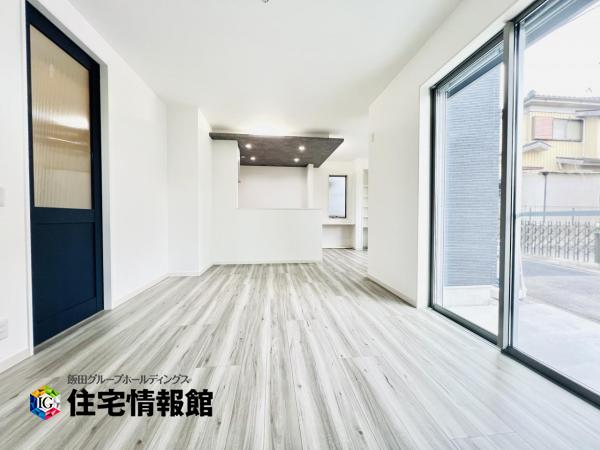 中田東4丁目 リビング