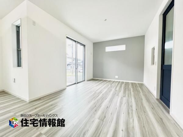 中田東4丁目 リビングダイニング