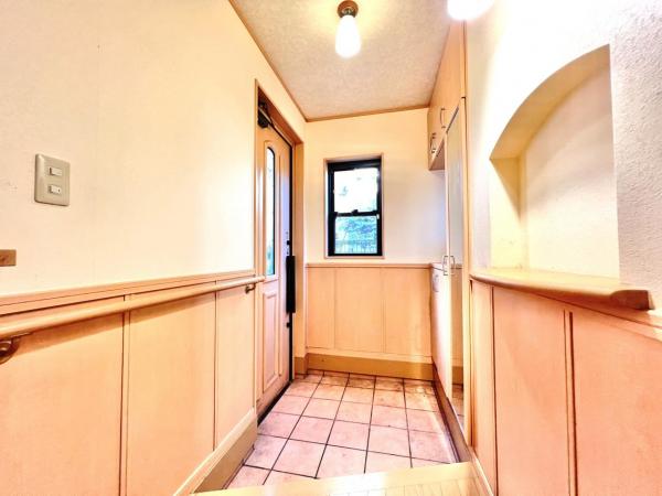 平塚市片岡 中古戸建 玄関