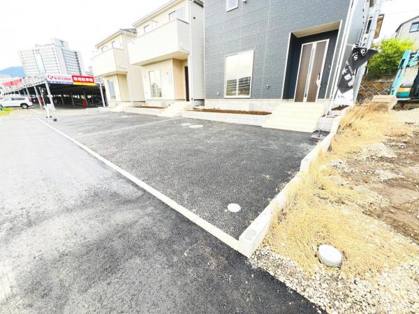 伊勢原市下糟屋 戸建 前面道路含む現地写真