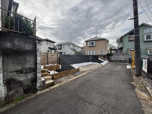 町田市本町田 前面道路含む現地写真
