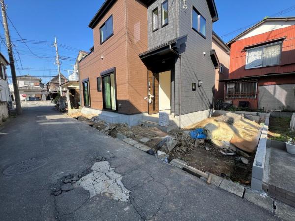 春日部市大枝902番 前面道路含む現地写真