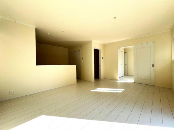 春日部市大枝902番 リビングダイニング