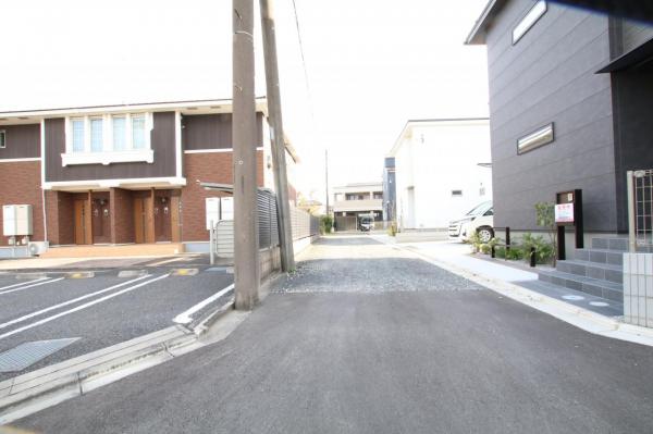 日高市大字原宿 戸建 前面道路含む現地写真
