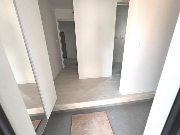 川口市本前川町１丁目 戸建 玄関