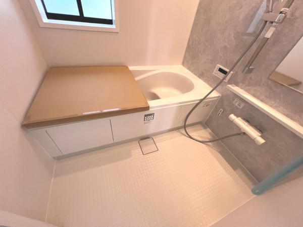 川口市本前川町１丁目 戸建 浴室