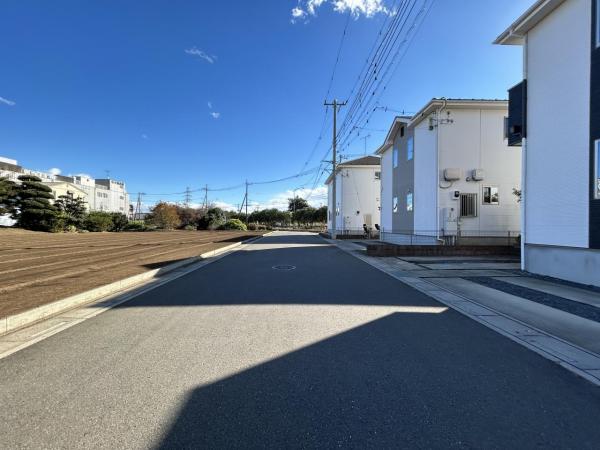 川越市大塚１丁目 中古戸建 前面道路含む現地写真