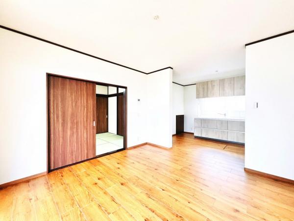 千葉市緑区誉田町２丁目 中古戸建 リビング