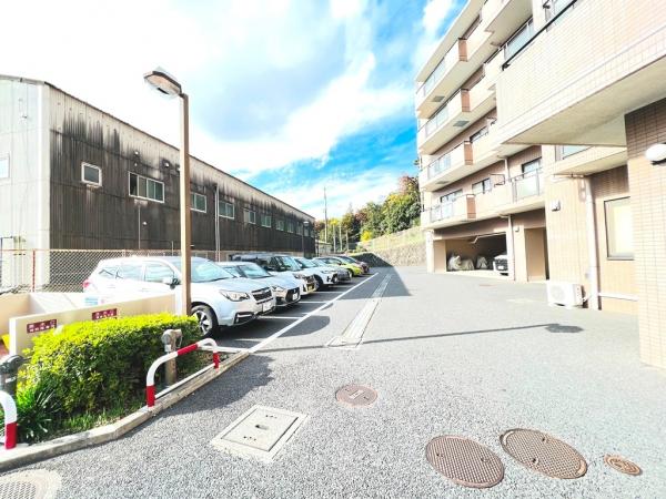 ルミナス相模原 敷地内駐車場