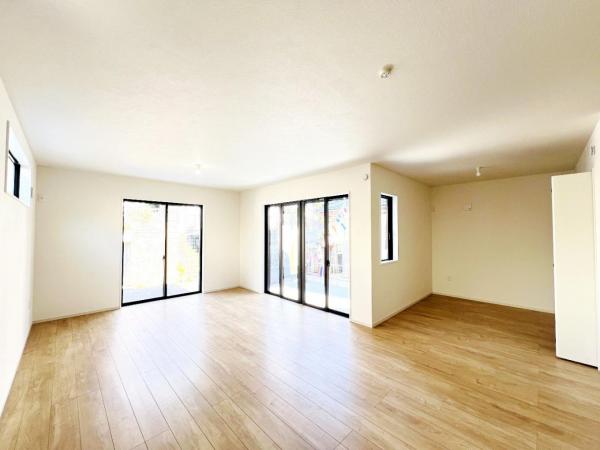 柏市中新宿１丁目 戸建 リビングダイニング