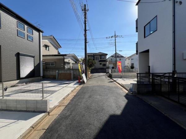 春日部市米島6期　戸建 前面道路含む現地写真