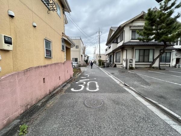 川越市氷川町 中古戸建 前面道路含む現地写真