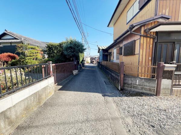 小田原市鴨宮 中古戸建 前面道路含む現地写真