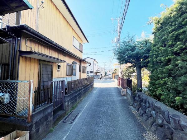 小田原市鴨宮 中古戸建 前面道路含む現地写真