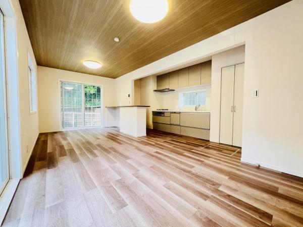 横浜市保土ケ谷区常盤台 中古戸建 リビング