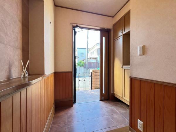 春日部市藤塚 中古戸建 玄関