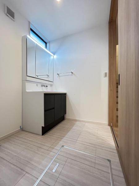 川越市大字的場　戸建 脱衣所