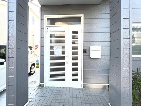 高座郡寒川町岡田５丁目 中古戸建 玄関