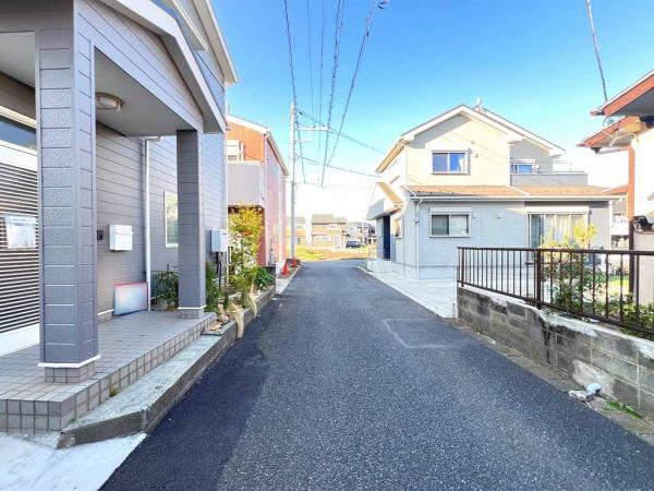 高座郡寒川町岡田５丁目 中古戸建 前面道路含む現地写真