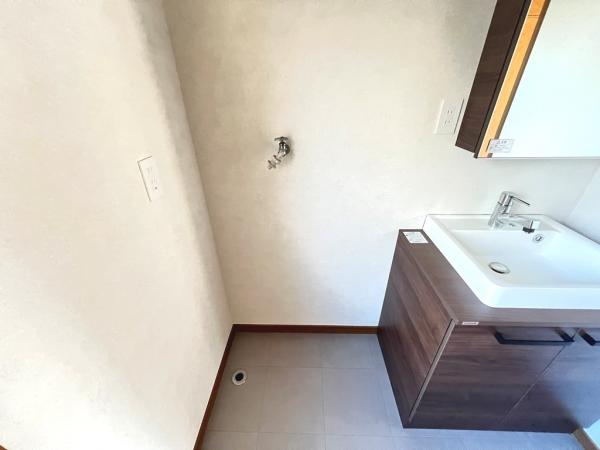 高座郡寒川町岡田５丁目 中古戸建 ランドリースペース