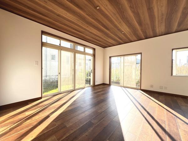 高座郡寒川町岡田５丁目 中古戸建 リビング