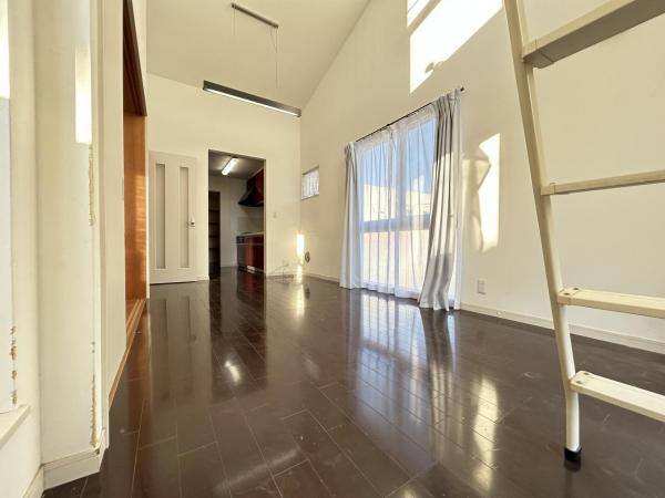 川越市石原町２丁目 中古戸建 リビングダイニング