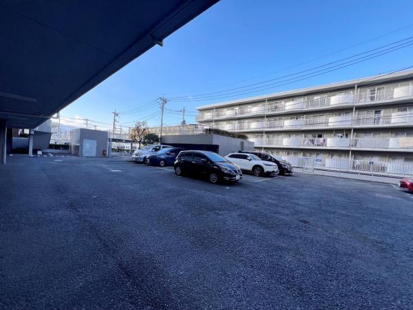 ライツ本厚木 駐車場