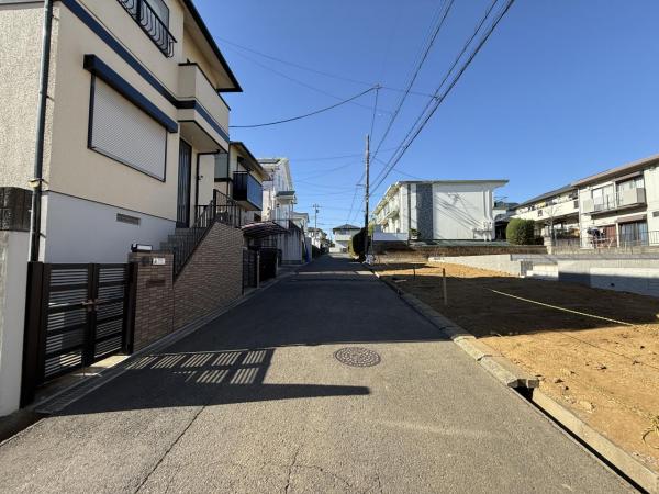 町田市南成瀬6丁目15番 前面道路含む現地写真