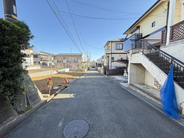 町田市南成瀬6丁目15番 前面道路含む現地写真