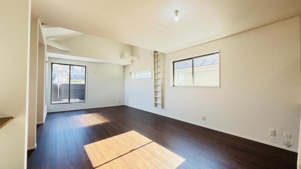 横浜市泉区岡津町 新築戸建 リビングダイニング