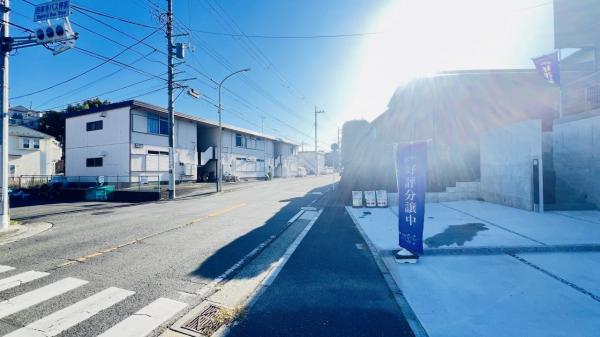 横浜市泉区岡津町 戸建 前面道路含む現地写真
