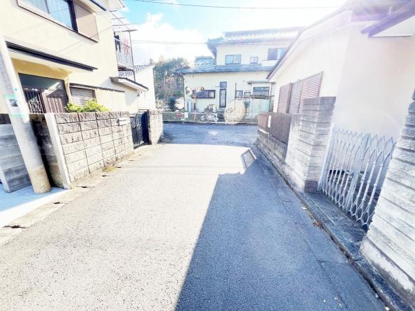 南足柄市塚原 中古戸建 前面道路含む現地写真