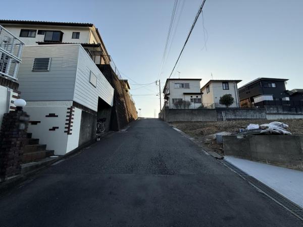 町田市上小山田町 土地 前面道路含む現地写真