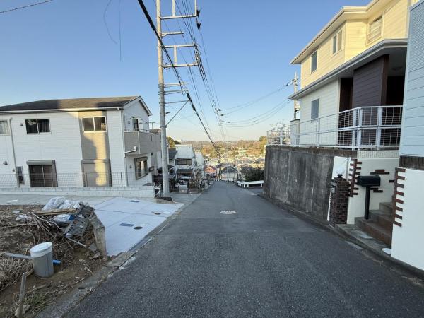 町田市上小山田町 土地 前面道路含む現地写真